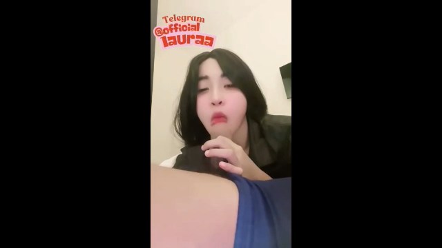 laura cewek viral cantik suka banget lolypop punya ayang